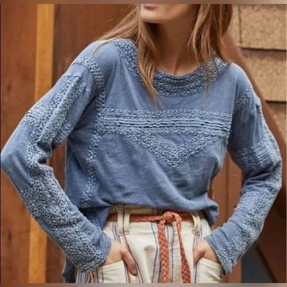 Free People Boy Meets Girl Crochet Lace Trim Top Medium GUC Dusty Blue FLAW